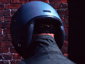 shows collar turned up